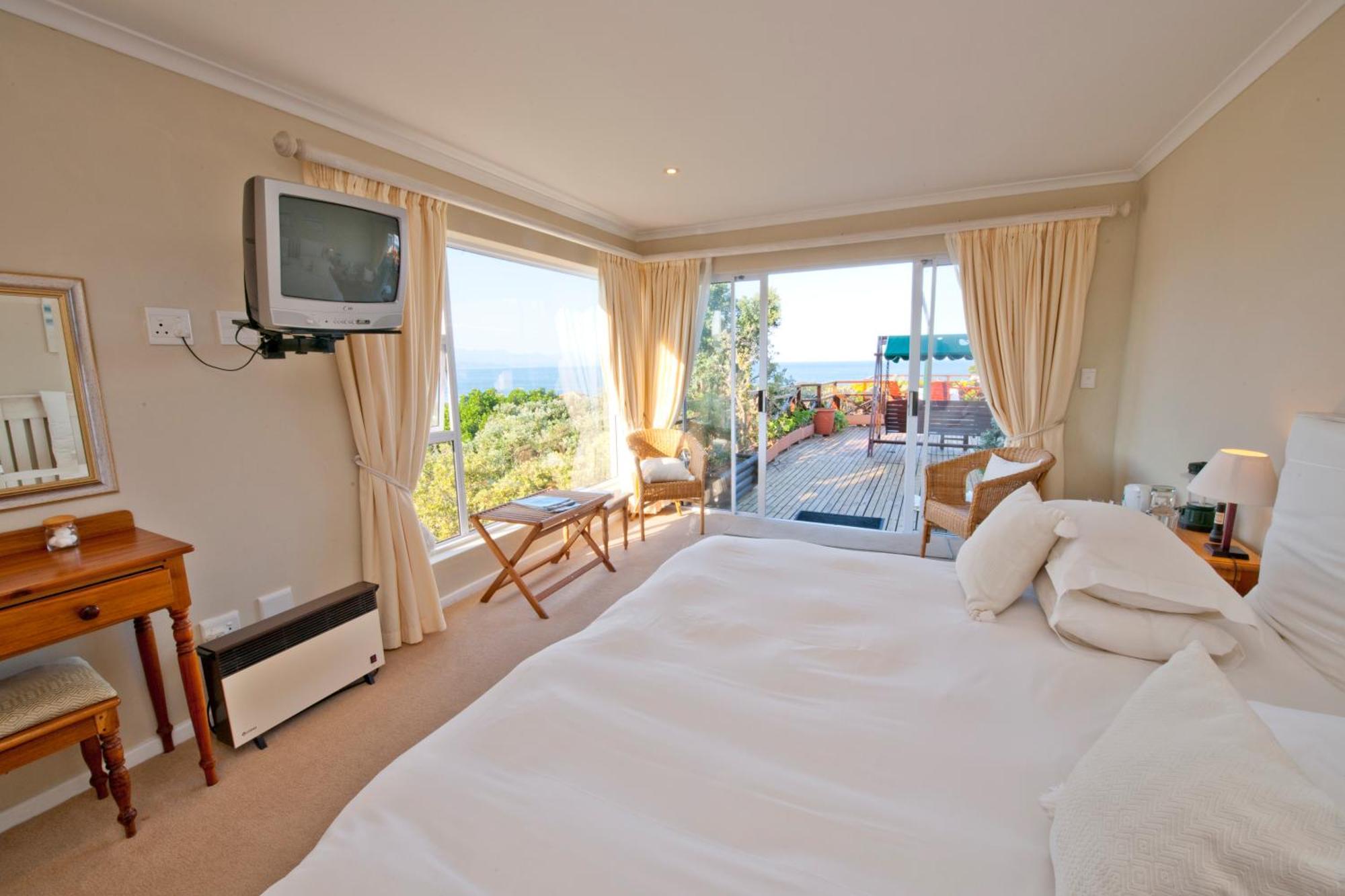 Dolphins' Playground Beachfront B&B Плеттенберг-Бей Экстерьер фото